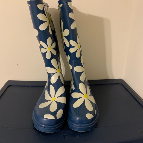 Daisy Rainboots - Picture 1 of 2